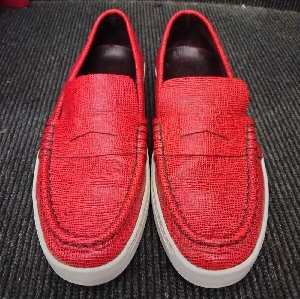 Size 8 women shoes.